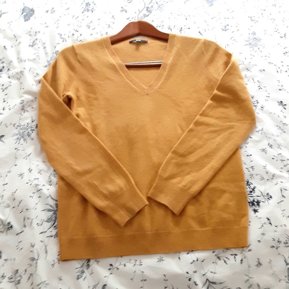 Uniqlo 100% Cashmere V-Neck Sweater